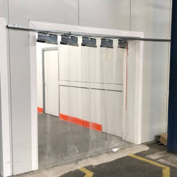 Rideau à lanières accordéon semi-ouvert