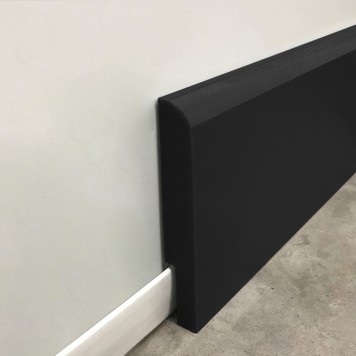 Plinthe Polyéthylène noire avec découpe pour U de sol