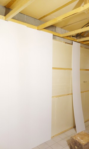 Chantier pose de lambris PVC plein blanc