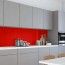Réalisation crédence cuisine avec panneau mural décoratif brillant Rouge "Moulin Rouge" Altro Whiterock Chameleon