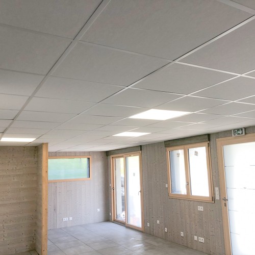 faux plafond en dalles couleur grises craies