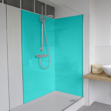 Réalisation parois de douche avec panneau mural décoratif brillant Vert Jade "Sheer Glass" Altro Whiterock Chameleon