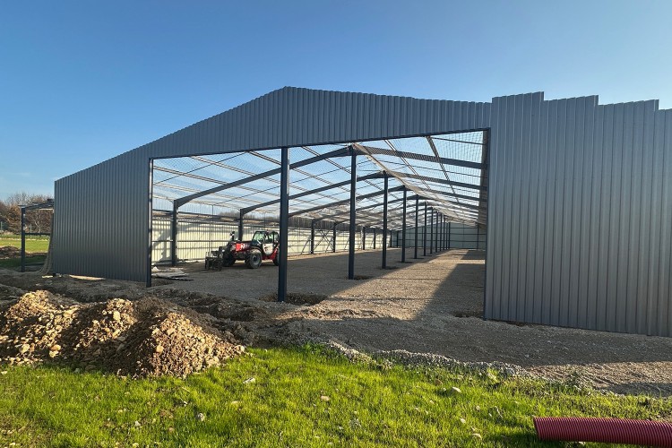 hangar vue extérieur avant pose rideau à lanières