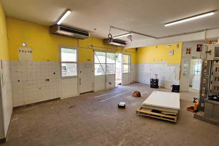 Mise aux normes HACCP murs d'un CFA boulangerie avant rénovation