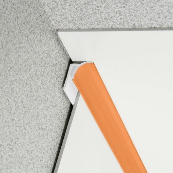 Congé d'angle interne orange bergamot pour plaques PVC épaisseur 2-3 mm en situation