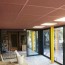 Faux plafond couleur cuivre d'un restaurant