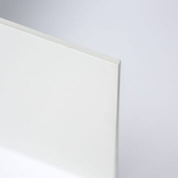 Plaque PVC blanche 5 mm rigide et brillante vue sur la tranche
