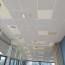 Dalle faux plafond acoustique Iceberg dans salle de réunion entreprise