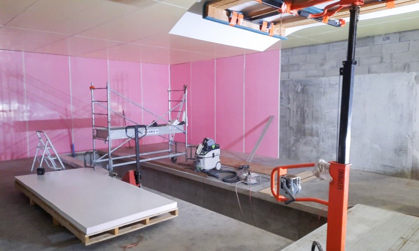 Chantier pour l'habillage d'une salle de traite chèvrerie