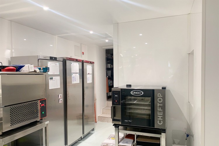 cuisine professionnelle rénovée entièrement