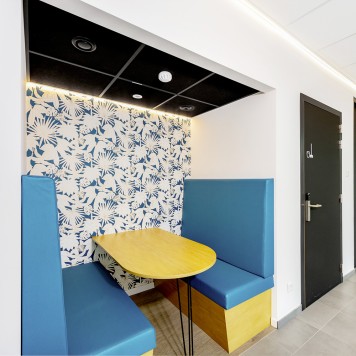dalle faux plafond noir encastrées