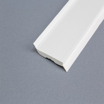 Vue arrière plinthe PVC pour banquette béton