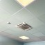 Faux plafond en dalles acoustiques givre