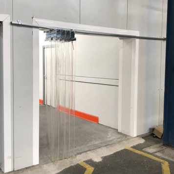 Rideau à lanières accordéon ouvert